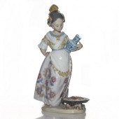 LLADRO LADY FIGURINE, MAKING P