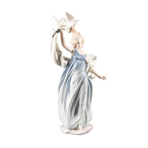 LLADRO LADY FIGURINE, NEW