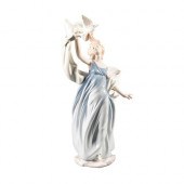 LLADRO LADY FIGURINE, NEW HORI