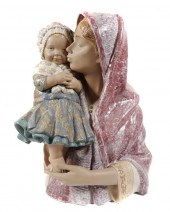 LLADRO "MOTHER KISSING CHILD"