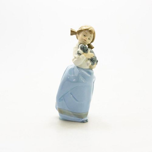 LLADRO NAO FIGURINE, GIRL WITH
