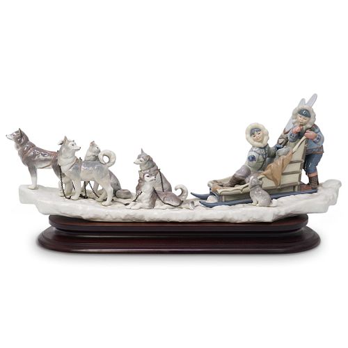 LLADRO "ONWARD" PORCELAIN GROUP