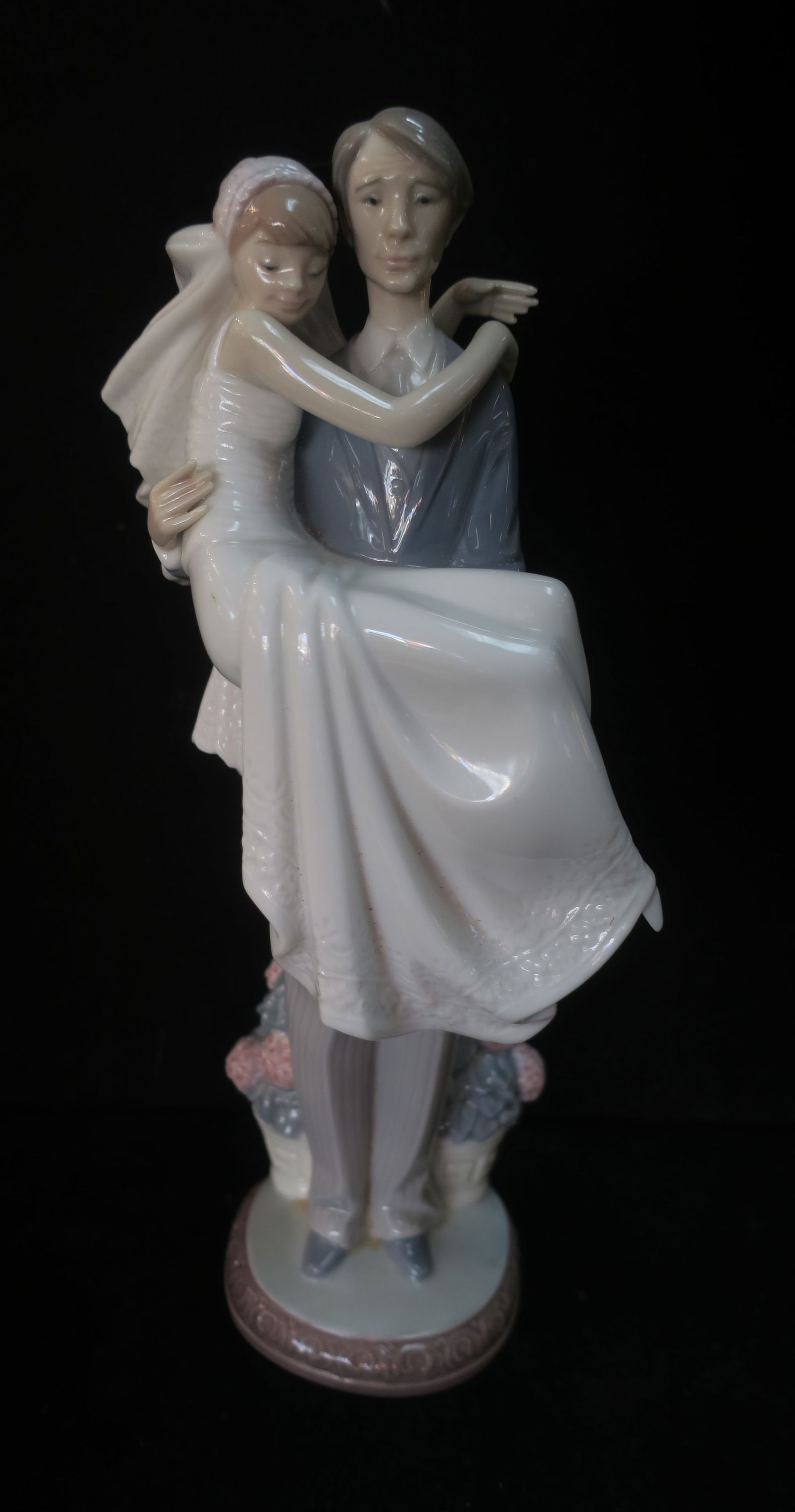 LLADRO "OVER THE THRESHOLD" BRIDE