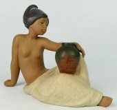 LLADRO PORCELAIN 8 3/4" GRES F