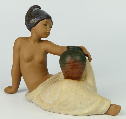 LLADRO PORCELAIN 8 3/4" GRES
