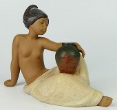 LLADRO PORCELAIN 8 3/4" GRES F