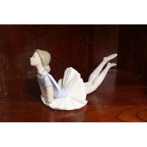 Lladro porcelain balleria F 12 A,