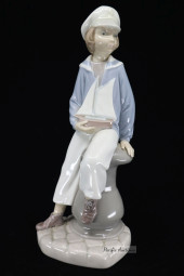 LLADRO PORCELAIN BOY WITH YACH