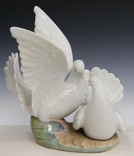 LLADRO PORCELAIN DOVES FIGURE "LOVE
