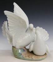 LLADRO PORCELAIN DOVES FIGURE