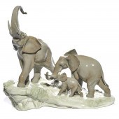 LLADRO PORCELAIN 'ELEPHANTS WA