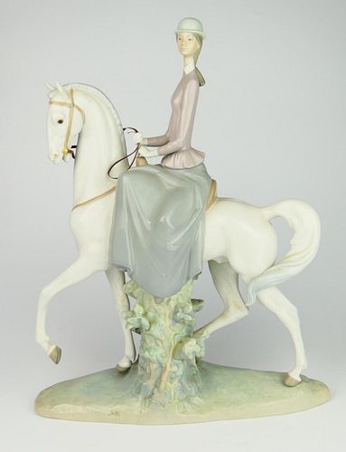 LLADRO PORCELAIN "FEMALE