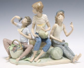 LLADRO PORCELAIN FIGURAL GROUP