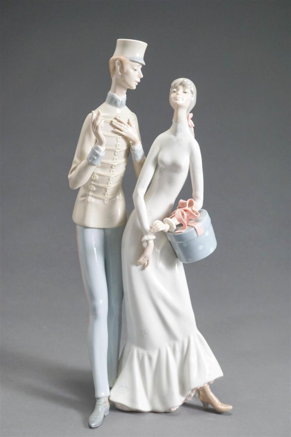 LLADRO PORCELAIN FIGURAL GROUP,