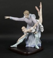 LLADRO PORCELAIN FIGURE GROUP
