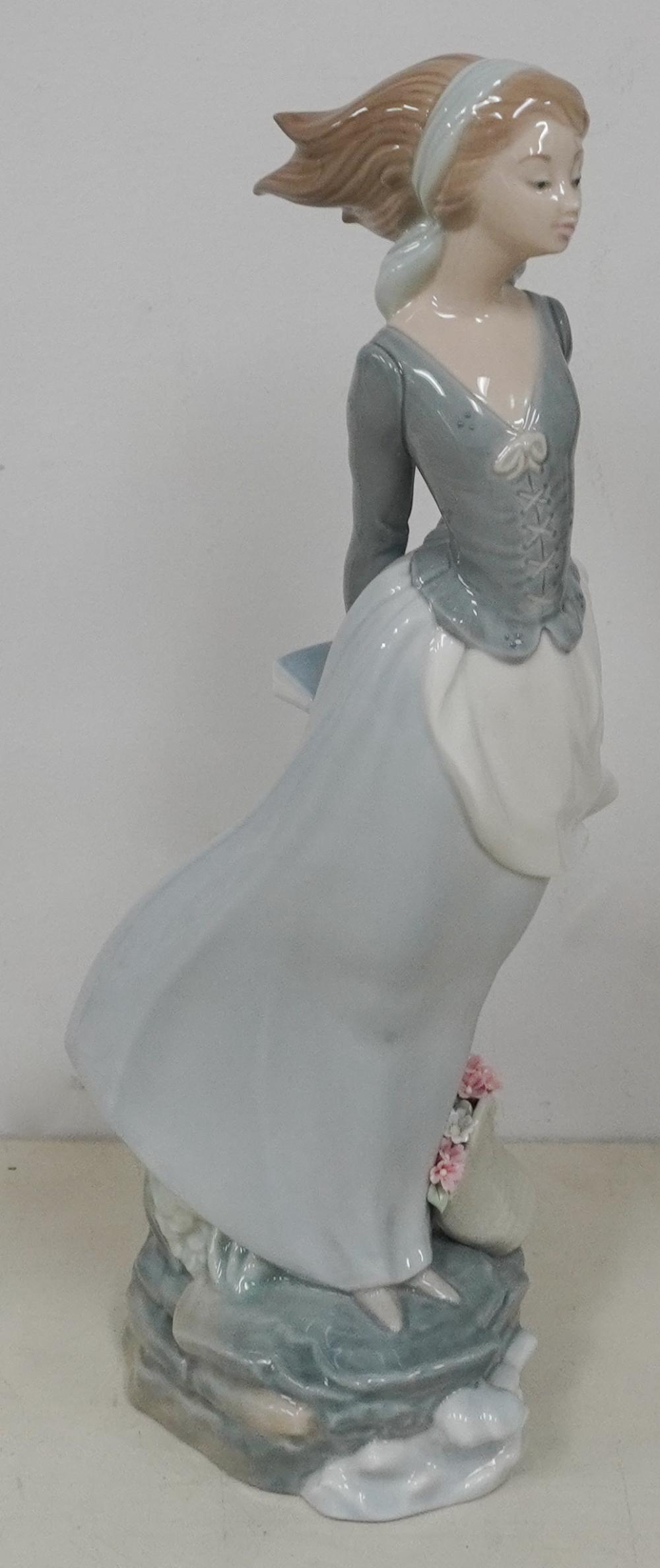 LLADRO PORCELAIN FIGURE OF A