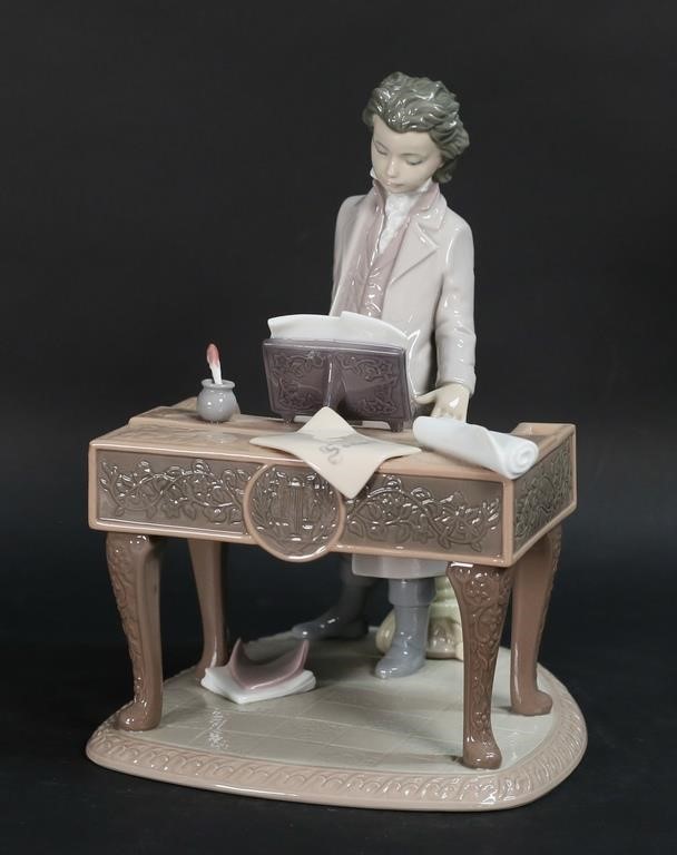 LLADRO PORCELAIN FIGURE YOUNG