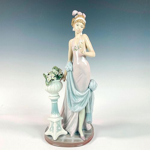 LLADRO PORCELAIN FIGURINE, A