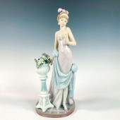 LLADRO PORCELAIN FIGURINE, A T