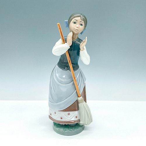 LLADRO PORCELAIN FIGURINE, CLEAN