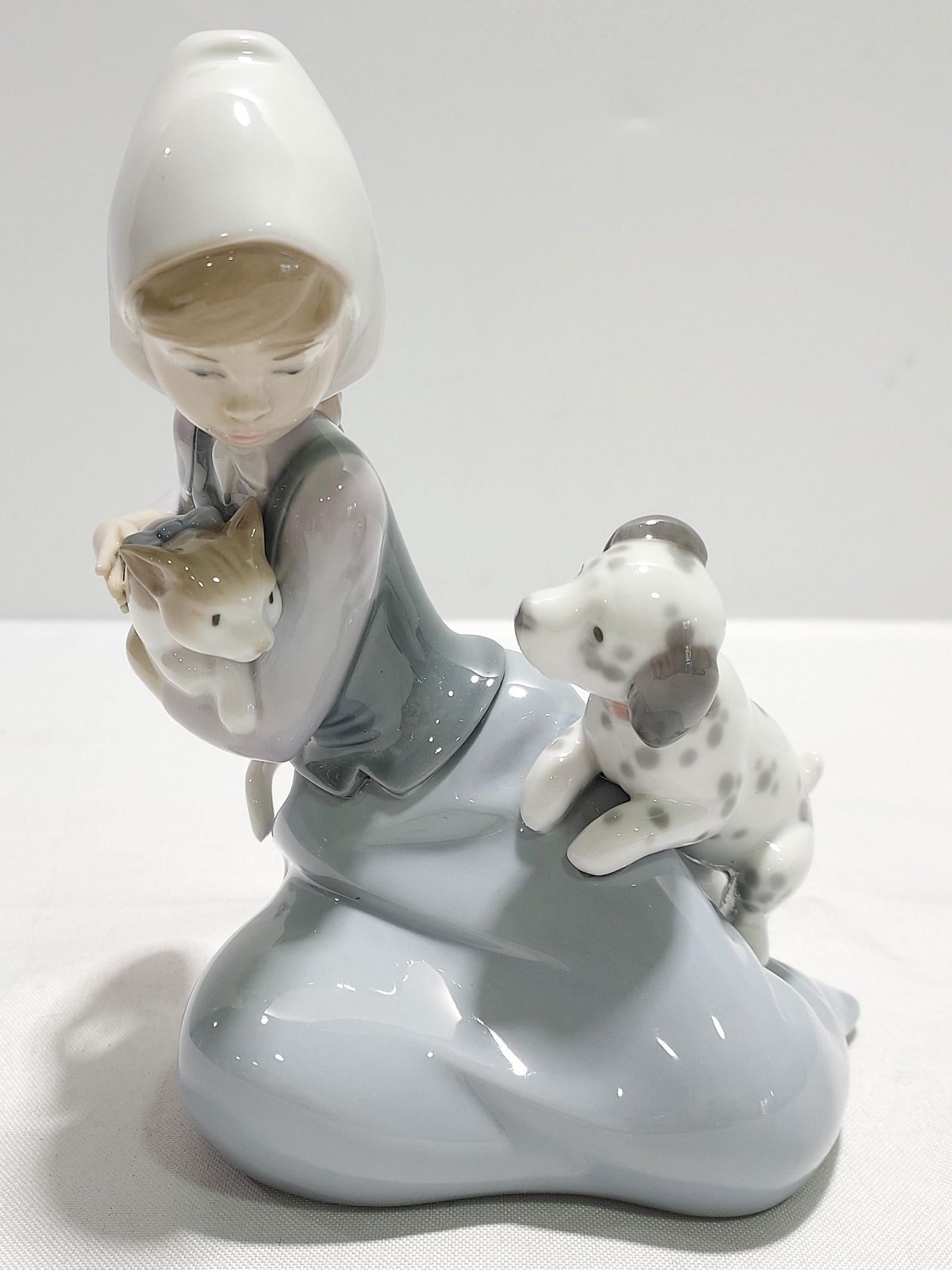 LLADRO PORCELAIN FIGURINE "DOG