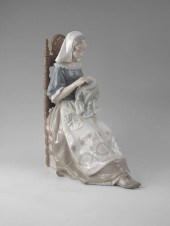 LLADRO PORCELAIN FIGURINE EMBR