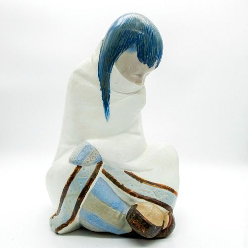 LLADRO PORCELAIN FIGURINE, ESKIMO