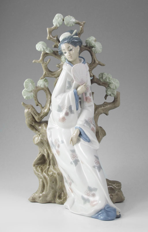 LLADRO PORCELAIN FIGURINE