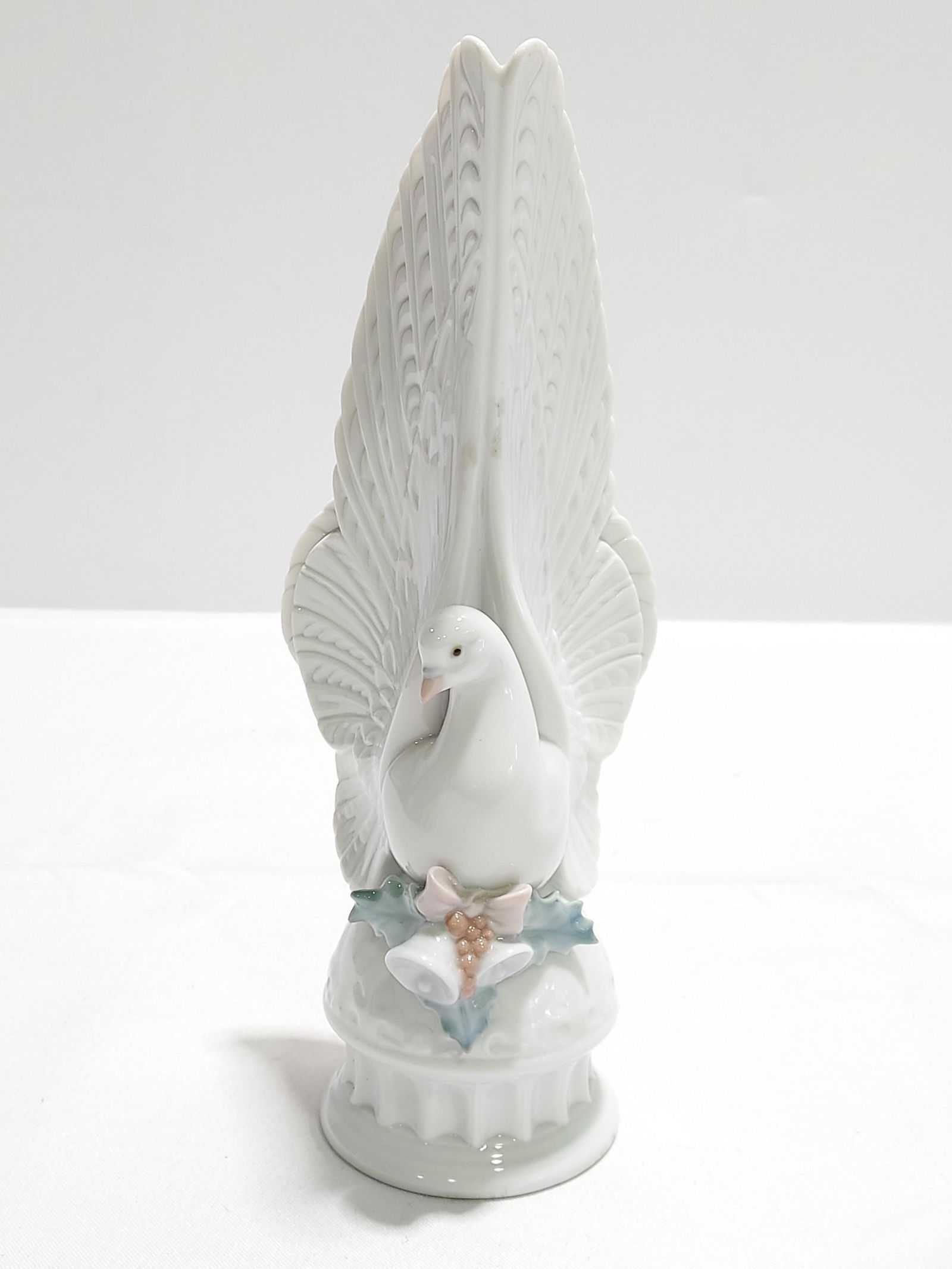 LLADRO PORCELAIN FIGURINE