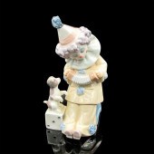 LLADRO PORCELAIN FIGURINE, PIE
