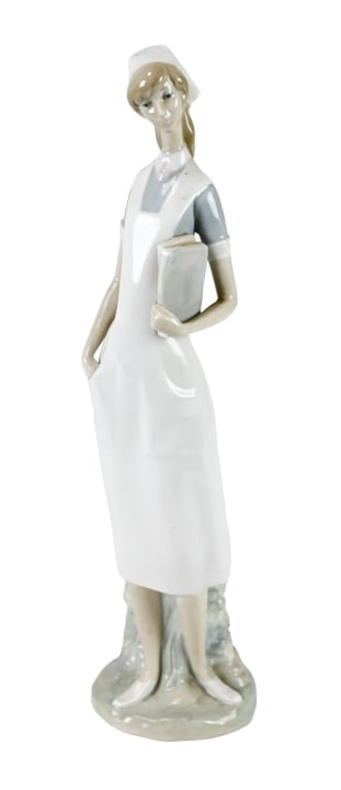 LLADRO PORCELAIN FIGURINE