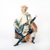 LLADRO PORCELAIN FIGURINE VENE