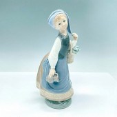 LLADRO PORCELAIN FIGURINE, WOM