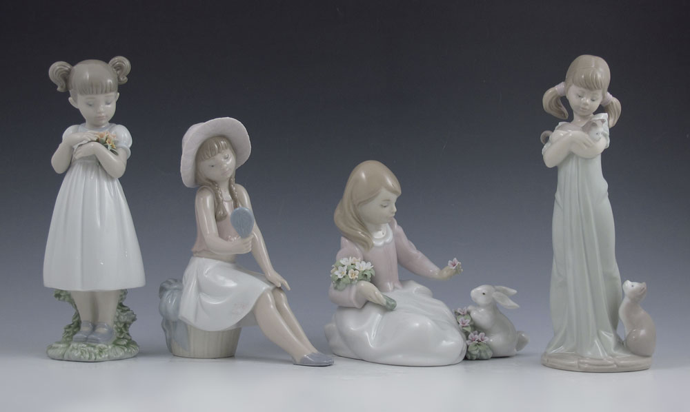 LLADRO PORCELAIN FIGURINES: 1)