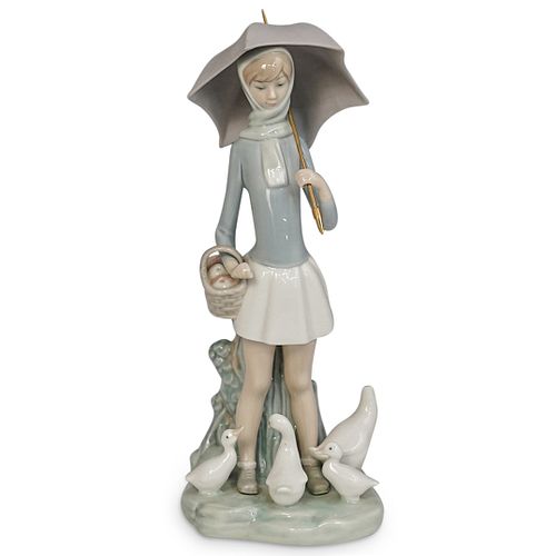 LLADRO PORCELAIN GIRL W/ GOOSE