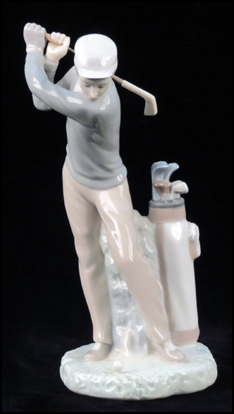 LLADRO PORCELAIN GOLFER. 4824