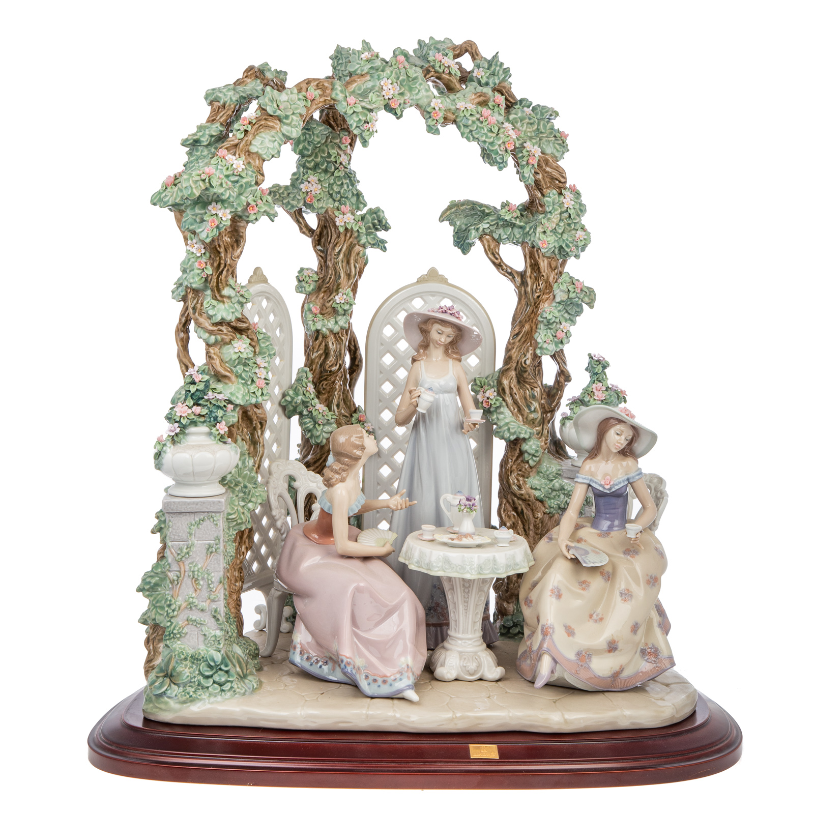 LLADRO PORCELAIN GROUP, TEA IN