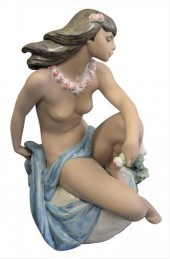 LLADRO PORCELAIN HAWAIIAN GIRL