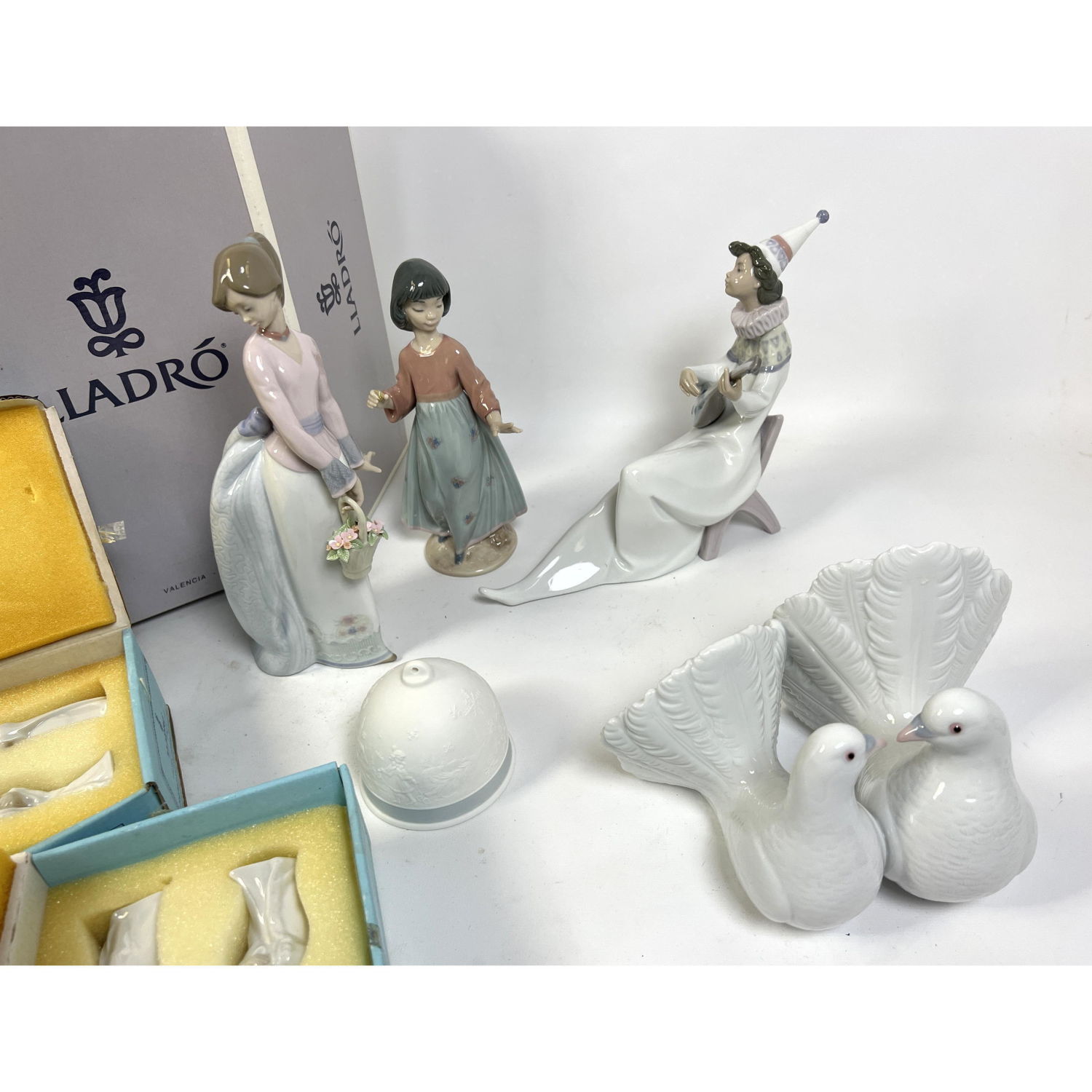 Lladro Porcelain lot. Figures,