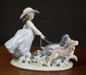 LLADRO "PUPPY PARADE" PORCELAI