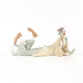 LLADRO RECLINING CLOWN AND BAL