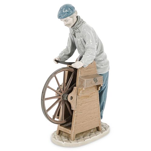 LLADRO SHARPENING THE CUTLERY