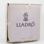 LLADRO "SUMMER STROLL" FIGURIN