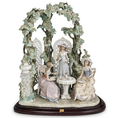 LLADRO "TEA IN THE GARDEN"