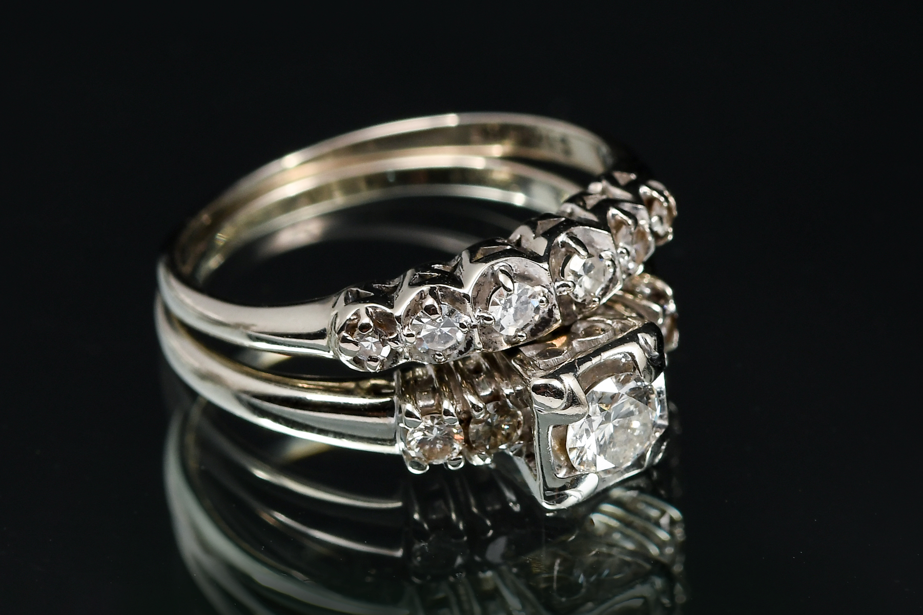 LOCKING 14K DIAMOND WEDDING BAND