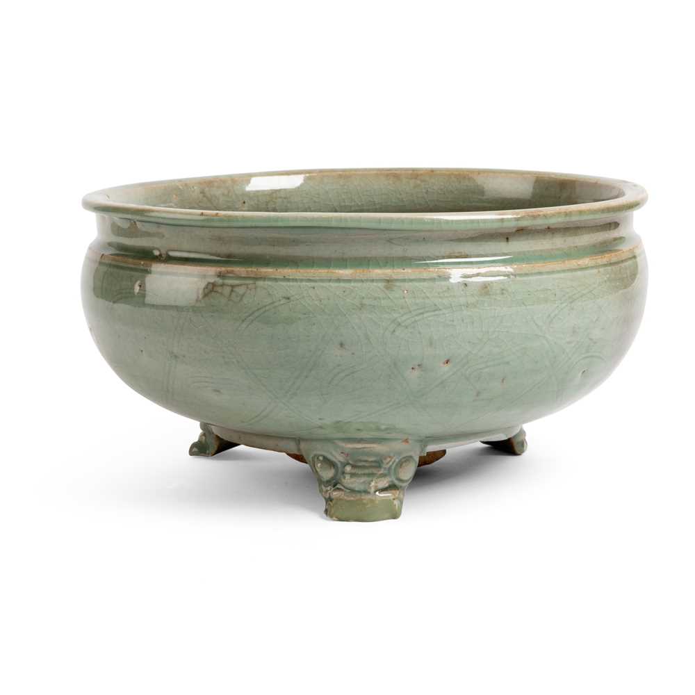 LONGQUAN CELADON-GLAZED TRIPOD