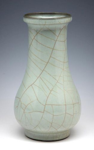 LONGQUAN GUAN-TYPE PEAR-SHAPED