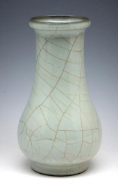 LONGQUAN GUAN-TYPE PEAR-SHAPED