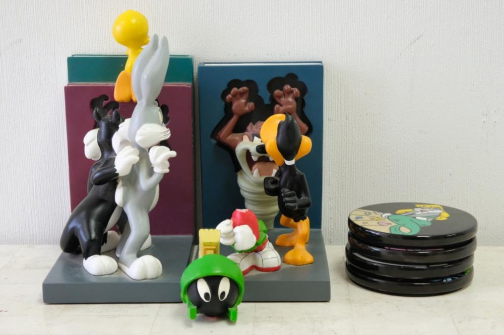 LOONEY TUNES CHARACTERS BOOKEND &