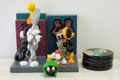 LOONEY TUNES CHARACTERS BOOKEN